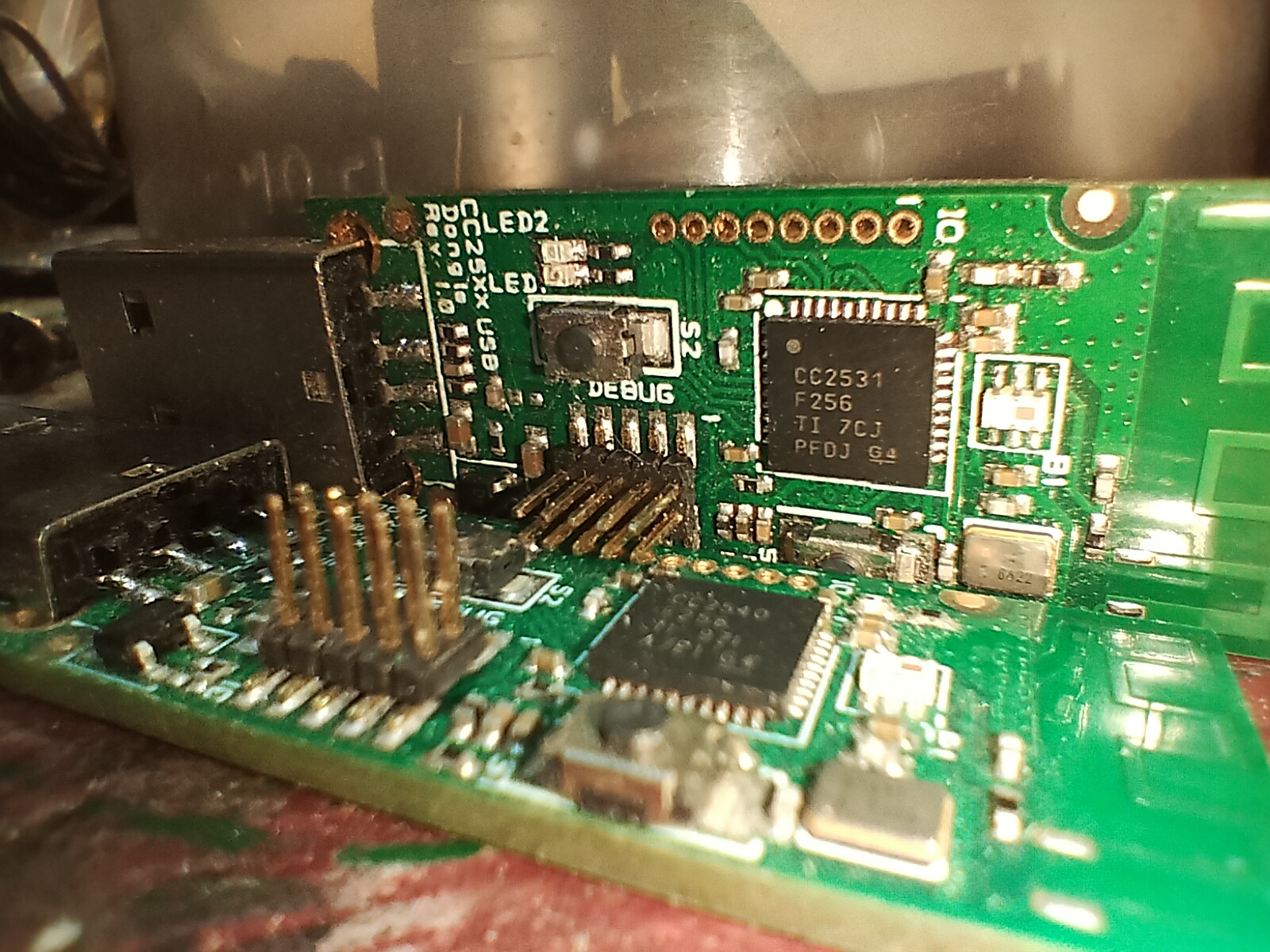 CC2351 sur CI USB et CC2540 en bas